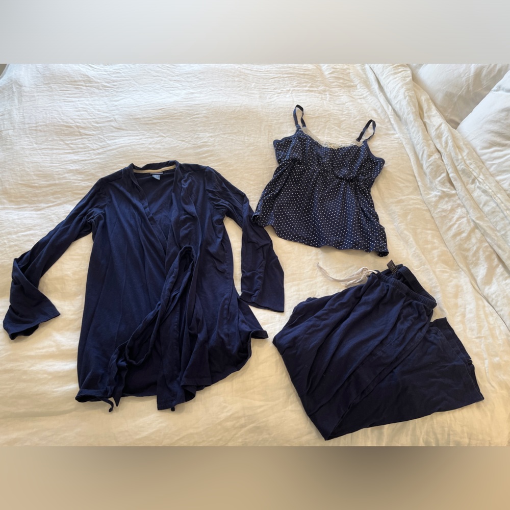 Excellent condition! Motherhood Maternity nursing set